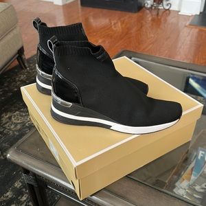 COPY - MICHAEL MICHAEL KORS
Skyler Stretch-Knit Sock Sneaker with Box